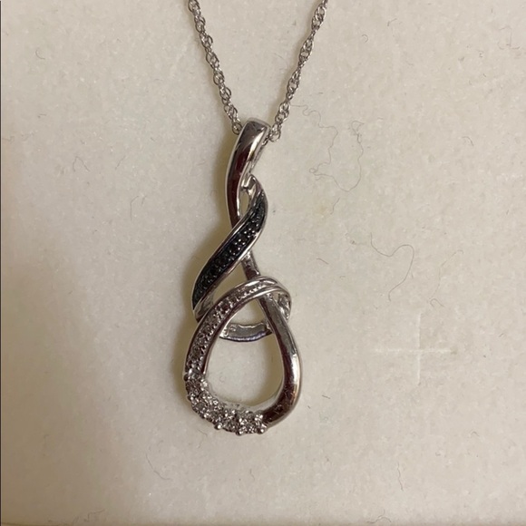 Jewelry - NWT Black & Silver  pendant with 18” chain